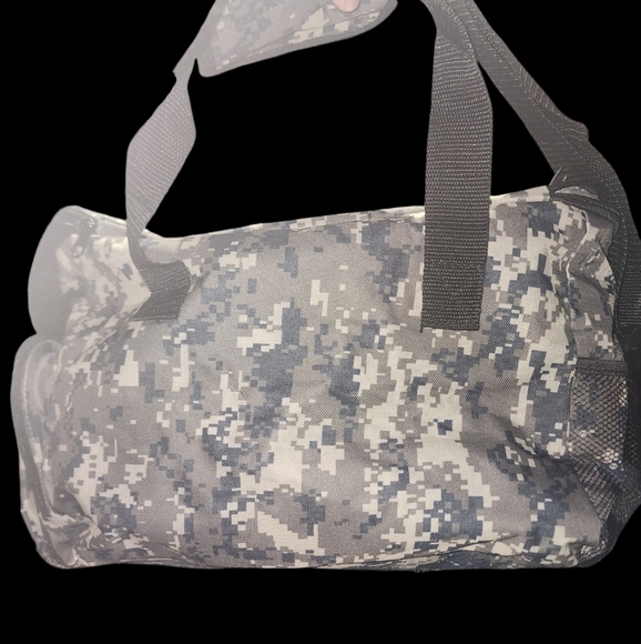 New Digital Camo 30 Can Cooler with Shoulder Strap - Picture 2 of 6